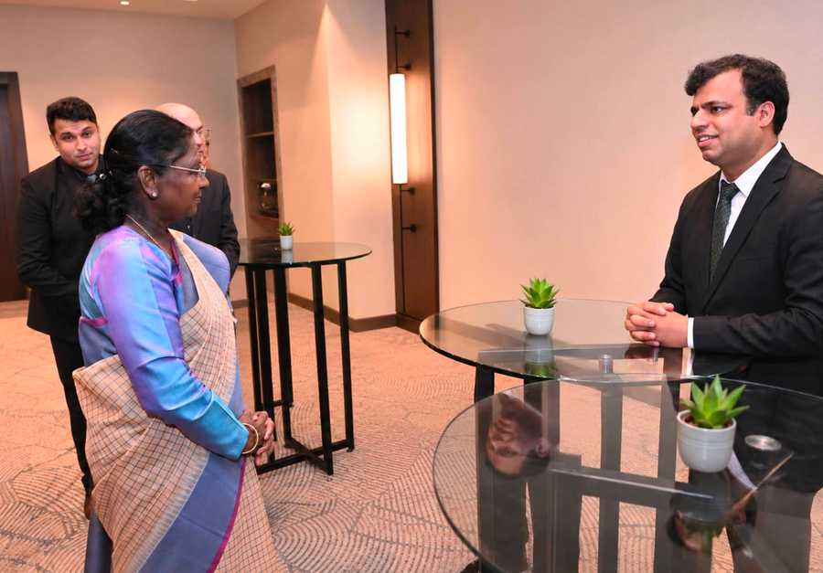 Ankit Dhir in conversation with Hon'ble President of India, Smt. Droupadi Murmu, during her State Visit to Romania